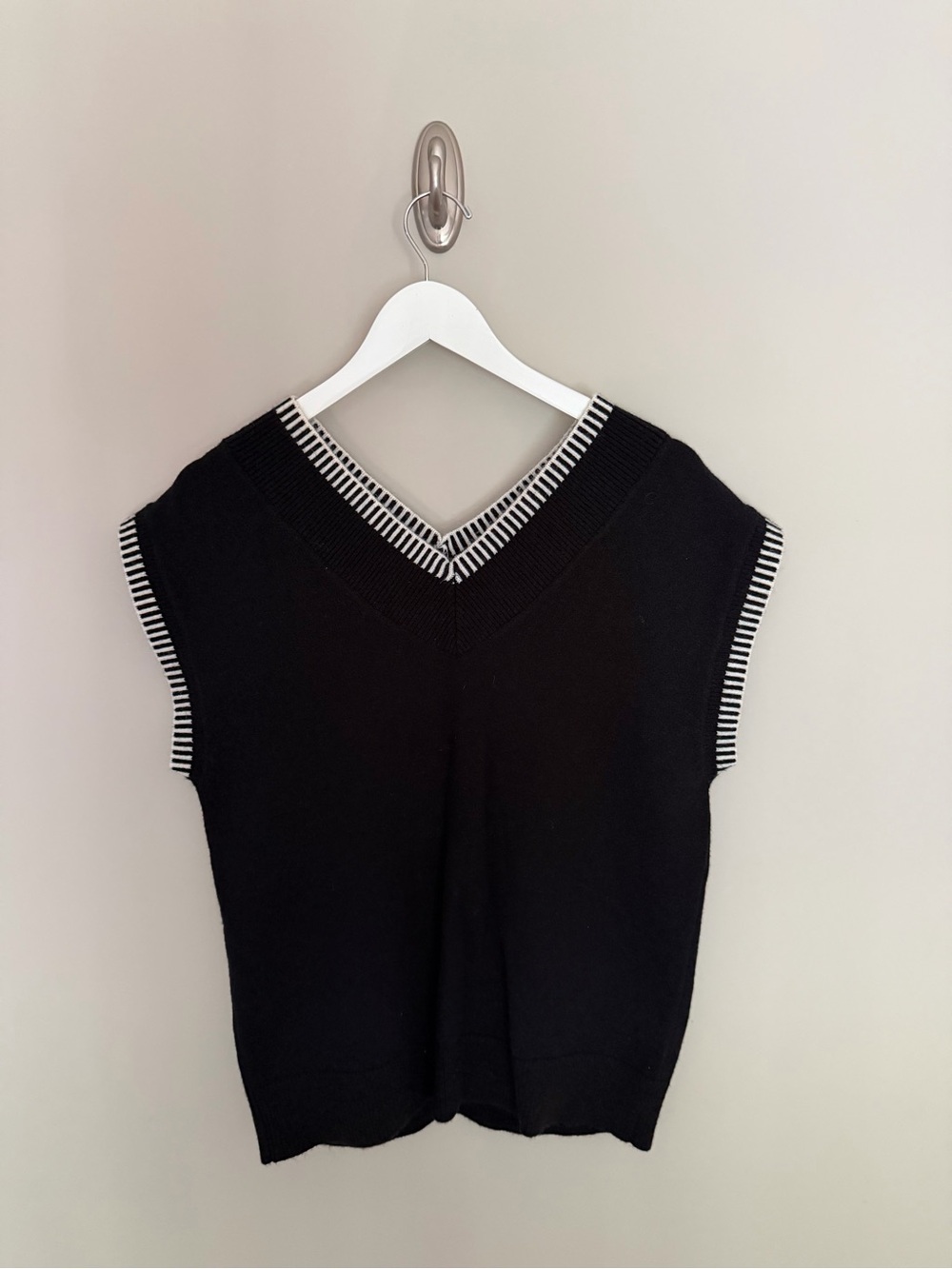 Black & White V-Neck Varsity Sweater Vest Size Small Preppy